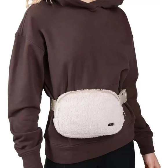 Lole Cream Sherpa Belt Bag Minimalist Design - Picture 4 of 4